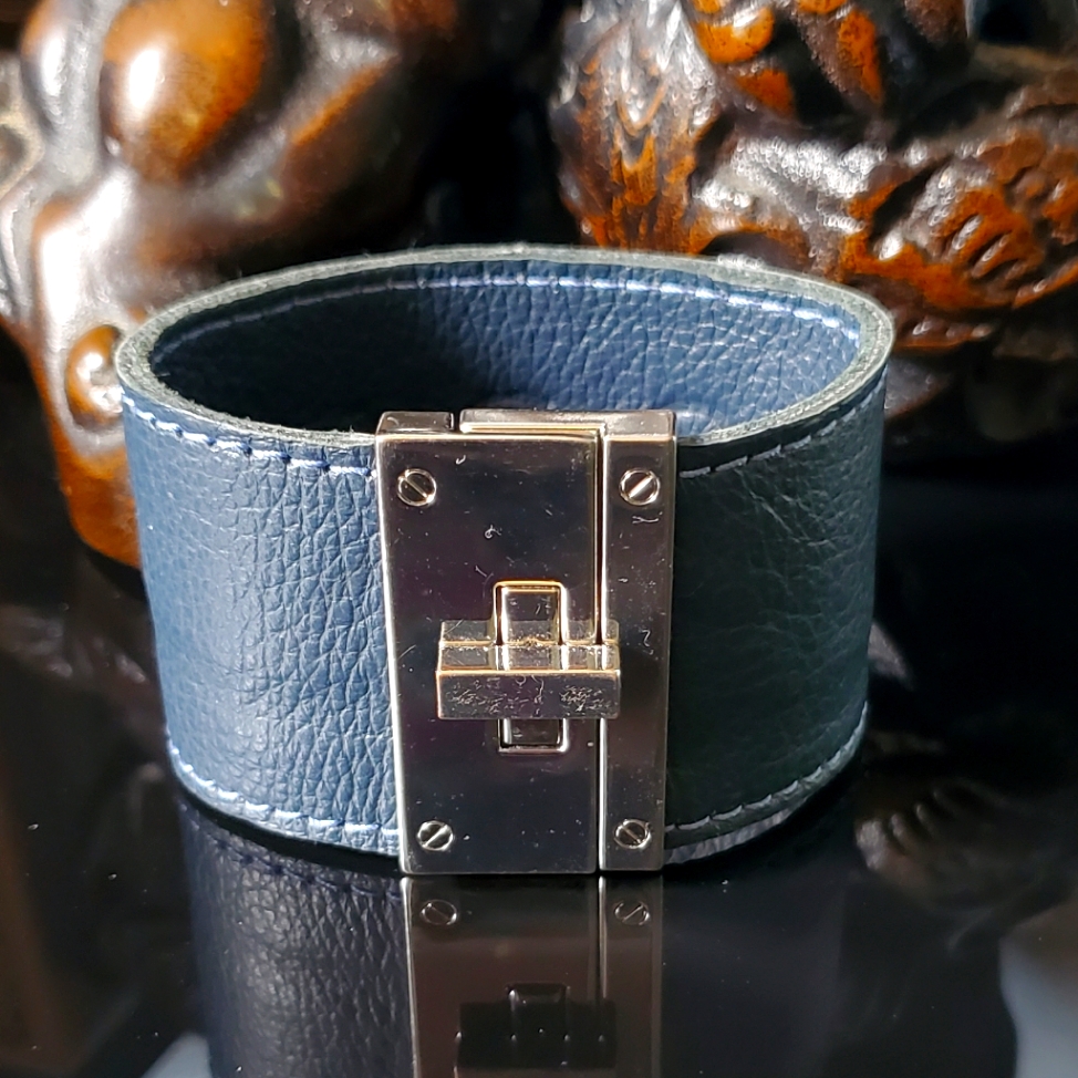Cc Skye Denim Blue Leather Silvertone Twist Lock Cuff Bracelet 7